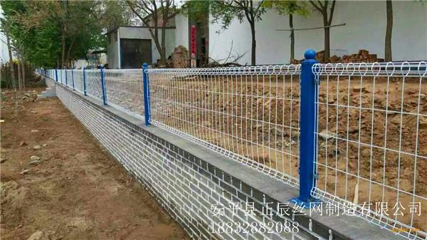 常见铁丝网围栏的安装方法